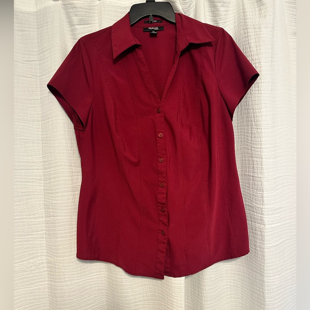 Apt. 9 Women's Burgundy Button Down Shirt